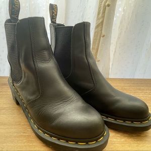 DR MARTENS WOMEN’S LEATHER CADENCE CHELSEA BOOTS